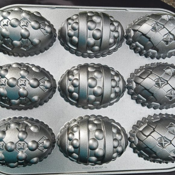 Nordic Ware Easter Eggs Cake Pan - Picture 3 of 7